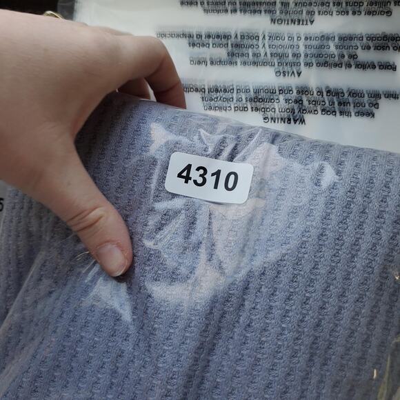 We The Free Shirt Womens Small Gray Waffle Knit Thermal Long Sleeve Split Hem - Picture 9 of 9